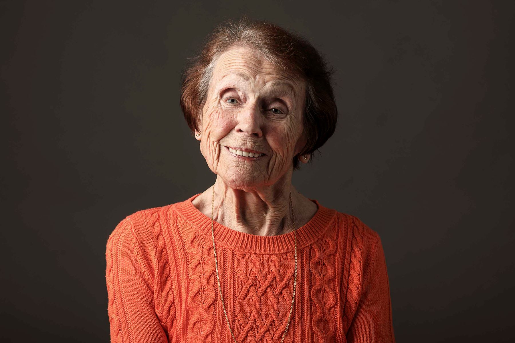 Ett porträtt på en äldre kvinnlig boende